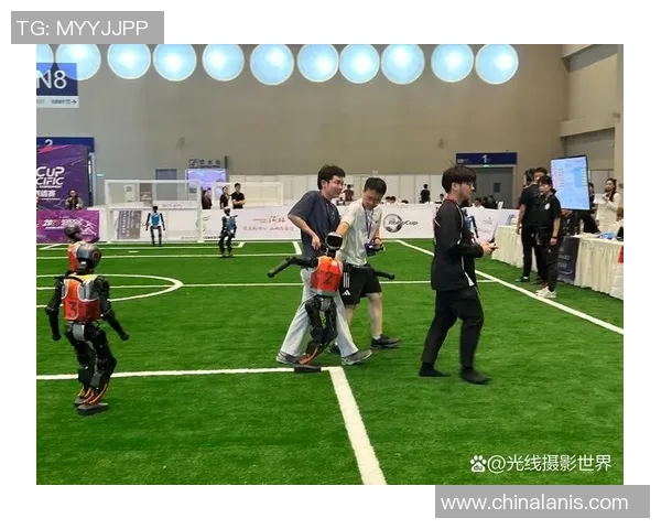 足球球星机器人：融合科技与运动的未来明星助力场上攻防变革